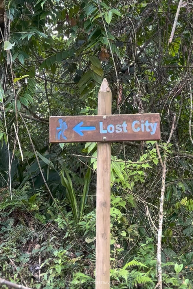 Sign pointing towards the Lost City Colombia