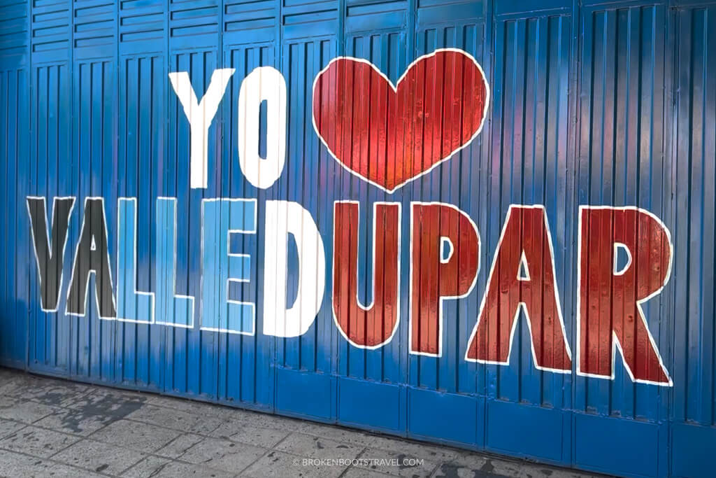 Blue mural reading "Yo Heart Valledupar"