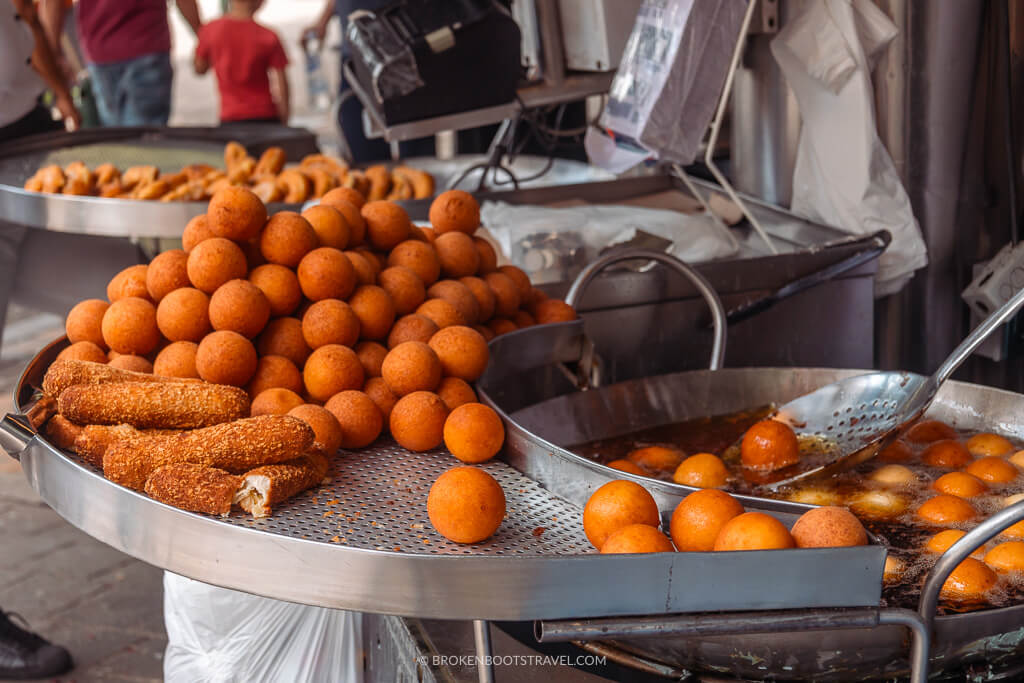 Fresh Colombian buñuelos