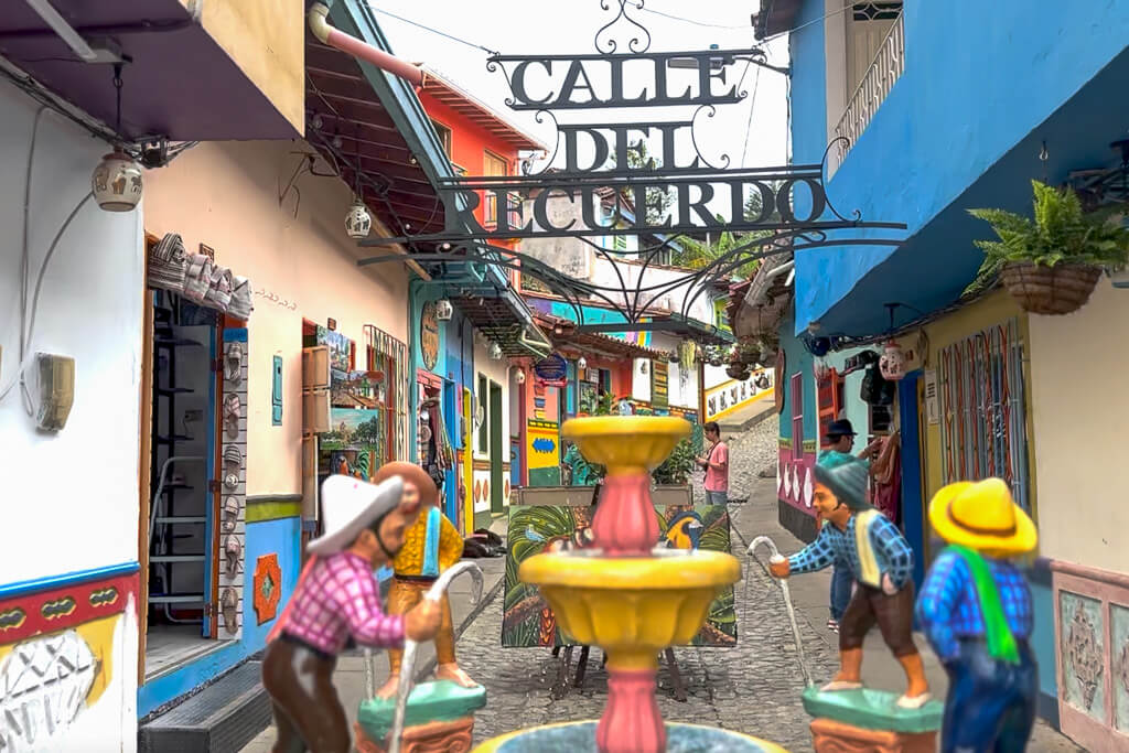 Calle del Recuerdo, Guatape, Colombia