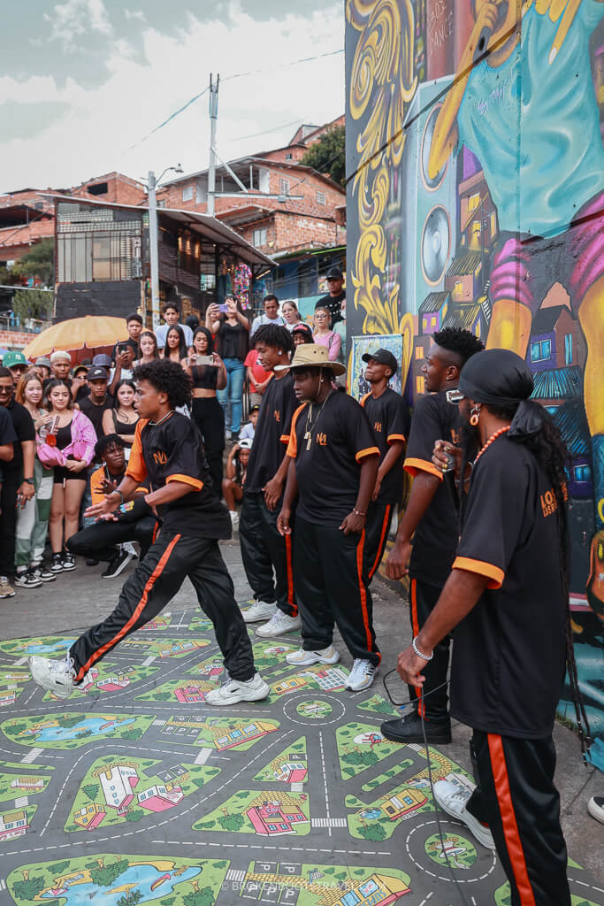 Dancers in La Comuna 13, San Javier, Medellín