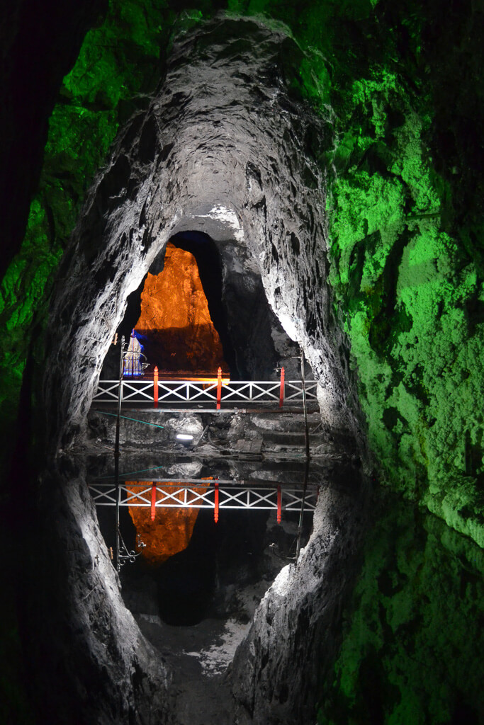 Inside the Nemócon Salt Cathedral with green lights