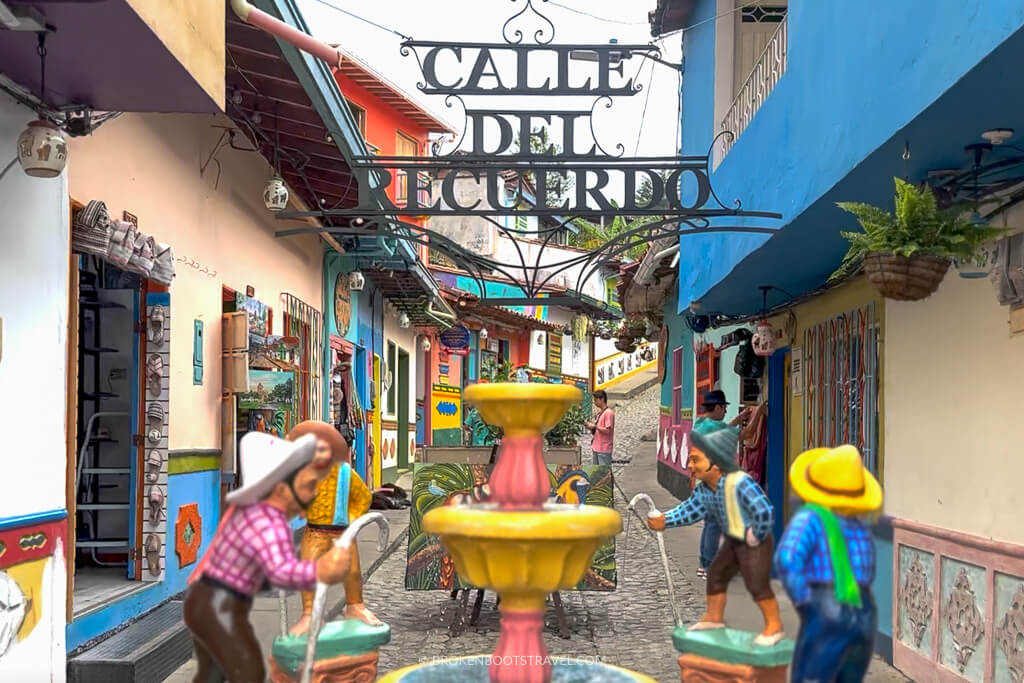 El Calle de Recuerdo en Guatapé, Antioquia